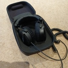 Beyerdynamic DT 990 Pro Studio Headphones 250 Ohm Open Back, with case.