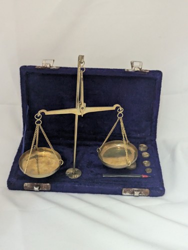 Miniature weighing scales