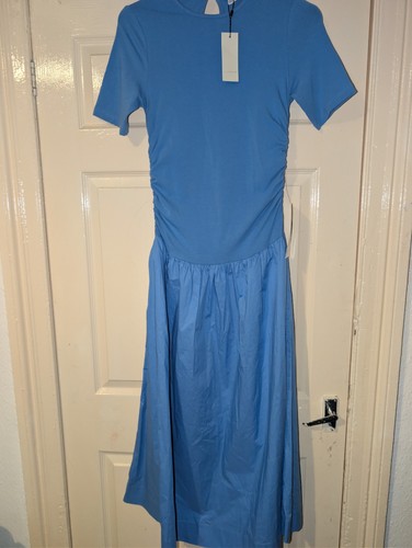Never fully dressed women - never,