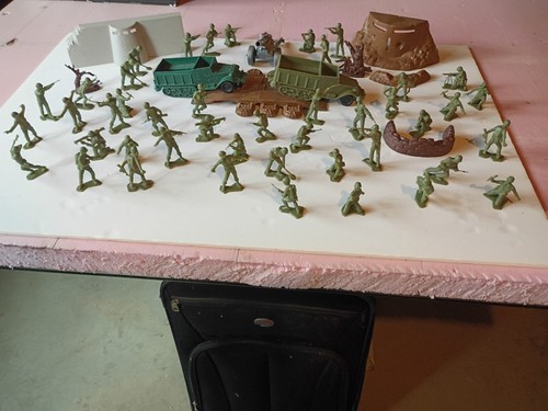 Vintage marx soldiers half - soldiers,,