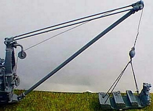 Lifting boom for - , traction