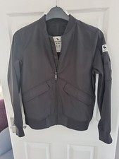 (W) Abercrombie And Fitch