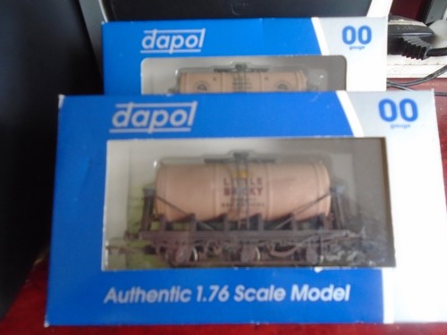 Dapol gauge wheel tanks - 6,