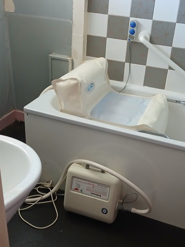 Bathbuddy inflatable bath - , seat