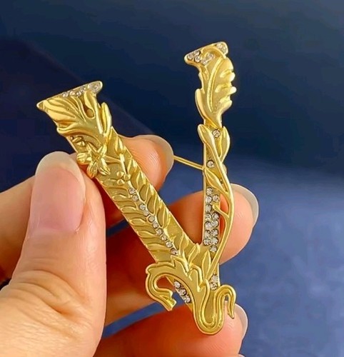 Letter brooch pins - brooch,
