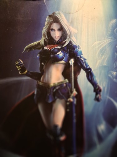 Supergirl figure square enix - supergirl,