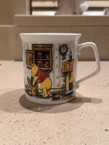Royal doulton winnie the pooh - winnie,