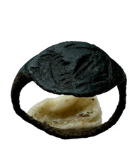 Ancient Roman Bronze Intaglio Ring (1st–3rd Century AD).    110