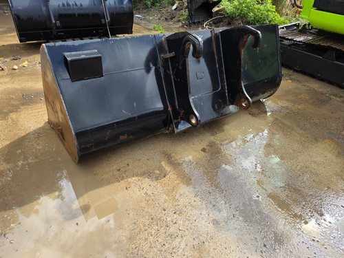 Caterpillar telehandler bucket
