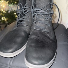 Men’s Uggs Size 11 New