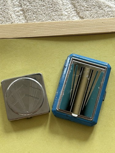Vintage art deco powder - x,