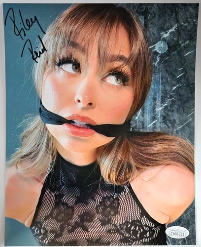 Riley reid signed - reid,