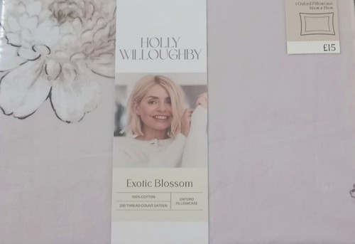 Holly willoughby exotic - holly,