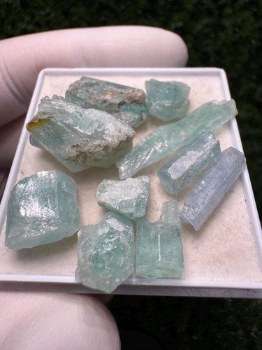 Rare aquamarine lot 10 - aquamarine,