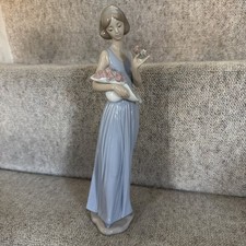 Porcelain Figurine Nao by Lladro 'My Little Bouquet' #1350