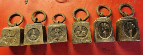 Vintage 1lb metal hanging - 1lb,