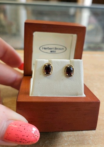 9ct yellow gold and garnet - gold,