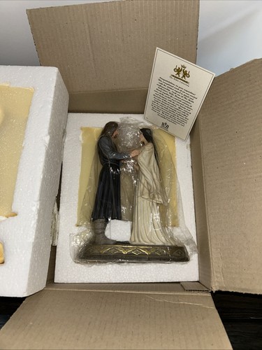 Lotr aragorn arwen statue by - lotr,