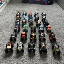 Hot wheel monster trucks 1:64