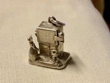 VINTAGE OPENS UP ARTICULATED