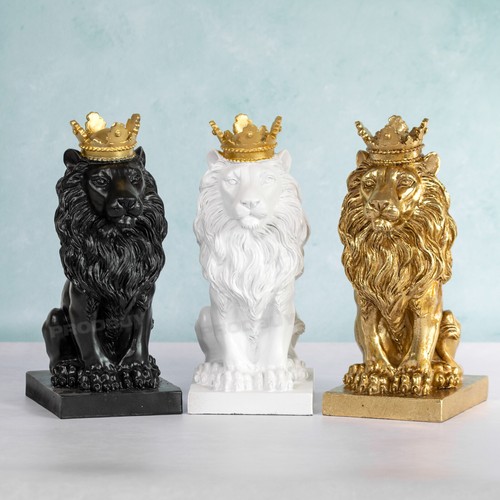 Sitting lion with - gold, crown