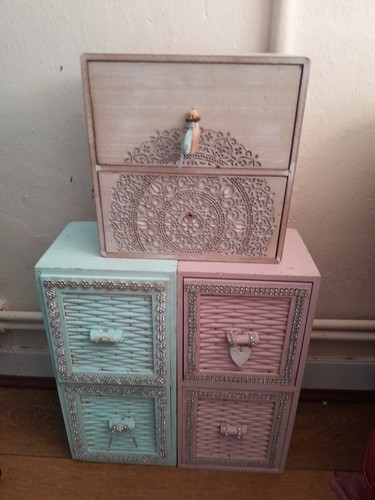 Small drawer chest of - small, 3-drawer