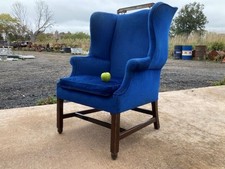 A FINE ANTIQUE ROYAL BLUE UPHOLSTERED COUNTRY HOUSE WING BACK ARMCHAIR