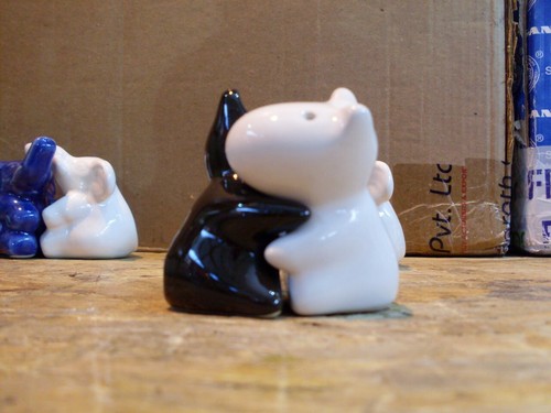 Salt and pepper pots - pots, hugging