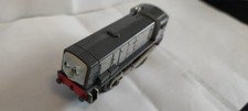 DENNIS  Battery Engine  Trackmaster Train Track ( Thomas Tomy )
