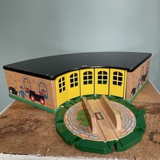 Vintage Brio Wooden Railway Grand Roundhouse Engine Shed 33456  Turntable 33276