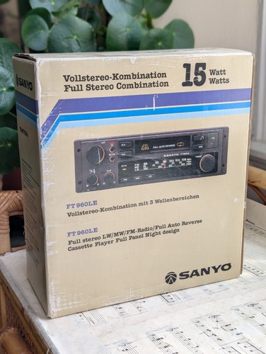 Sanyo vintage car - sanyo, radio