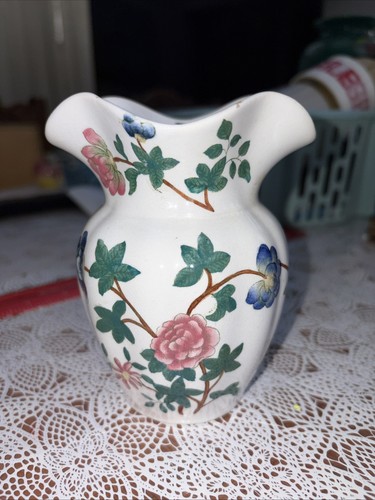 Vtg porcelain fluted vase - fluted,