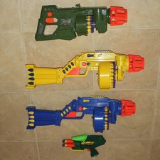 4 x Nerf Guns - 2 x Tommy 20-  1  x Ultimate Rapid Blast - 1 x Rogue + 56 Darts