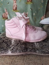 Reebok Freestyle Hi Satin Bow sneakers in Porcelain Pink Size 7