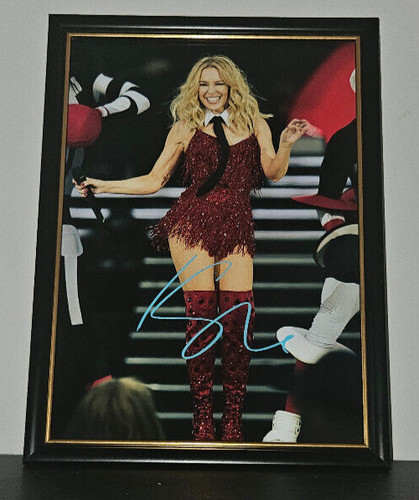Kylie minogue hand - kylie,