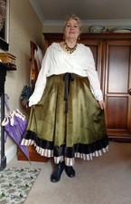 Ladies Circle Skirt, Green Velvet, Faux Fur Hem Lined Victorian/Edwardian OS