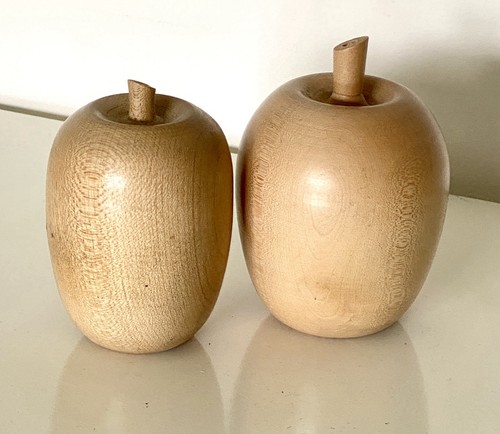 Solid wooden fruit ornament - 2x,