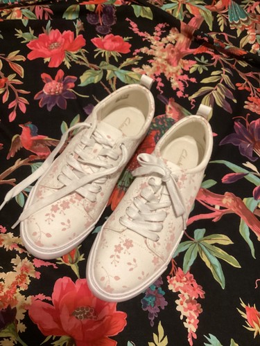 Excellent condition clarks - condition:,