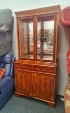 Tall Mahogany Wood Display Cabinet w/2 Keys & 5 Banjo Shelf Supports - CS T18