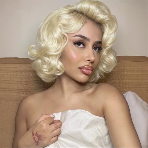 Short wavy blonde synthetic - wavy,