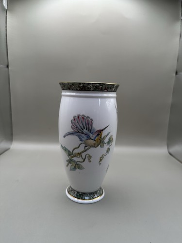 Wedgwood humming bird vase - bird,