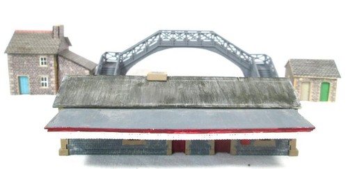 Job lot station footbridge - lot,