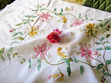 VINTAGE HAND EMBROIDERED WHITE LINEN TABLECLOTH - BEAUTIFUL WORK