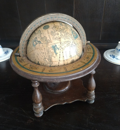 Rotating tabletop world - tabletop, globe