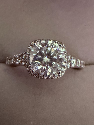 Leo legacy diamond ring 14kwg - leo,