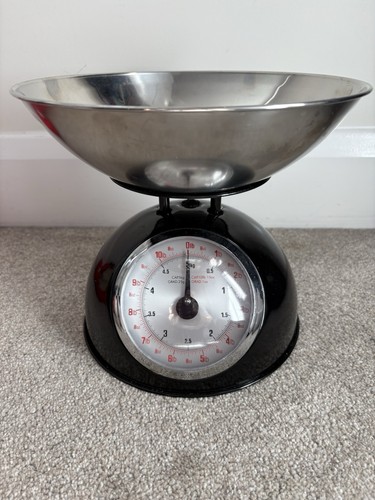 Traditional kitchen weighing - traditional,