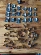 Job Lot 32 Mini Metal Cutters 21 Mini Metal Tart Tins in Good Condition 