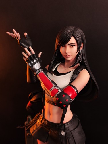 Estatua tifa final fantasy - estatua, tifa,