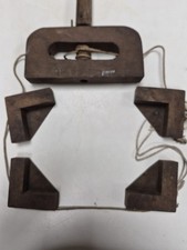 Vintage Wooden Picture Framing Clamp in good condition.