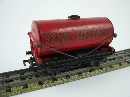 Early hornby dublo oil tank - hornby,